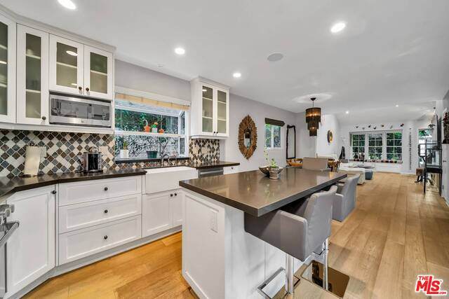 900 Dickson St - Photo 1