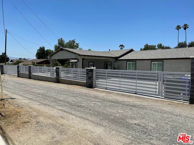 4079 Scholes Ave - Photo 1