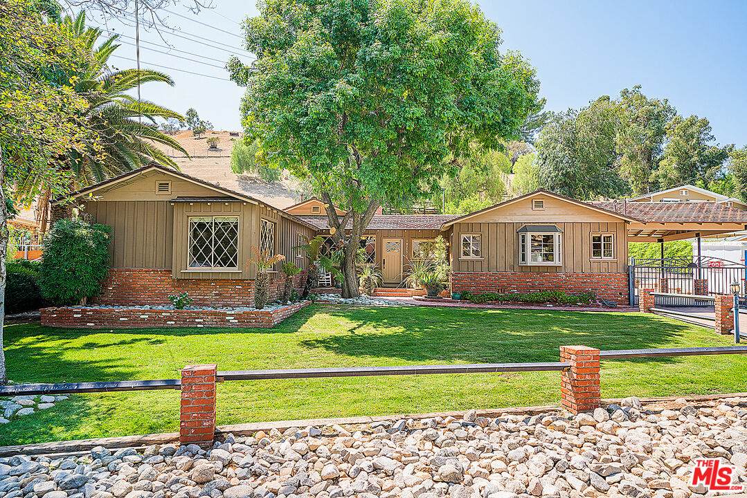 10255 Johanna Ave - Photo 1
