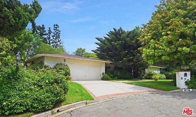 876 Norman Pl - Photo 1