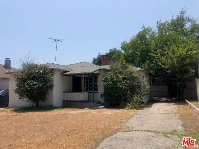 1049 Frederic St - Photo 1