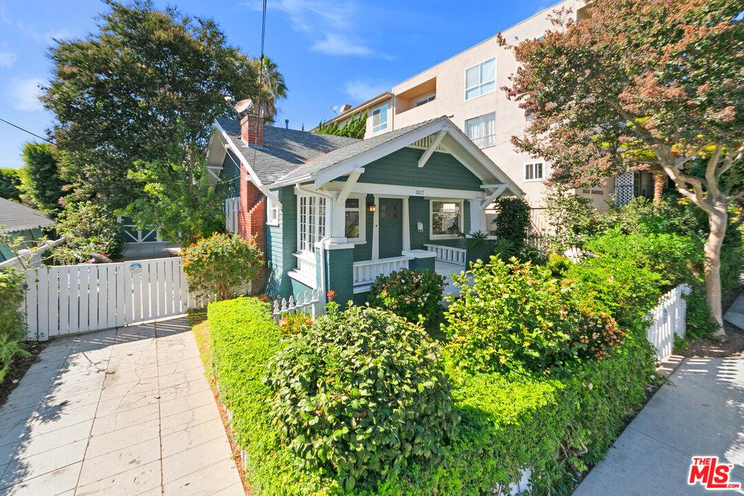1017 Hancock Ave - Photo 1