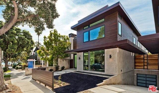 141 Hollister Ave - Photo 1