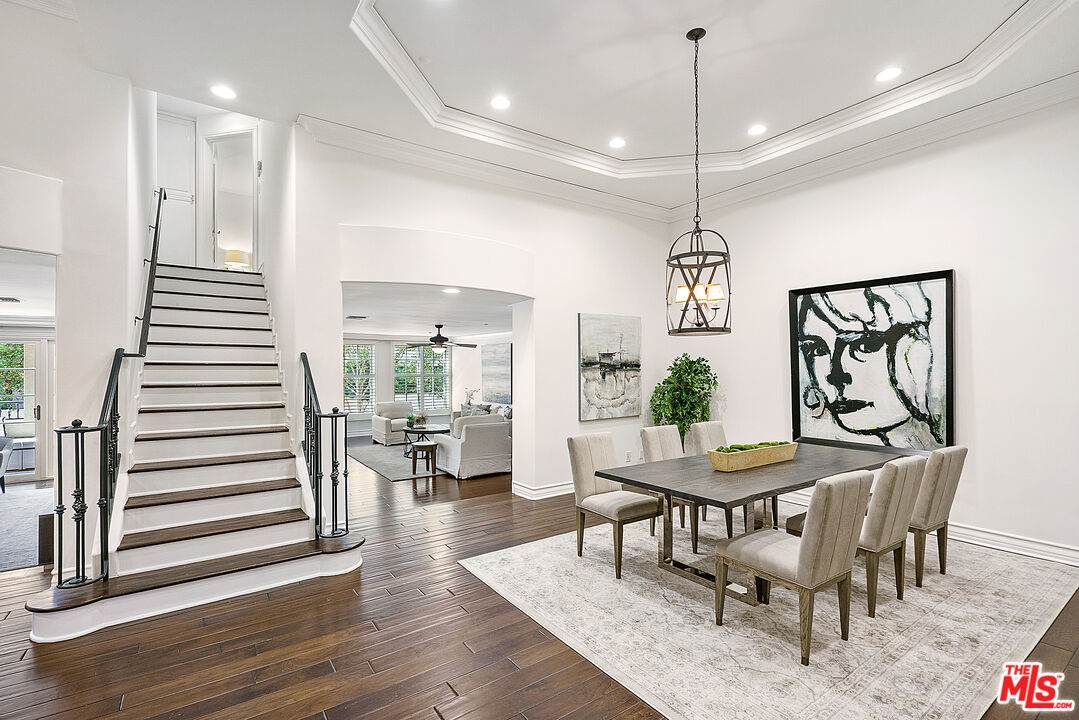 433 Doheny Dr - Photo 1