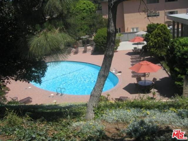 6724 Hillpark Dr - Photo 1