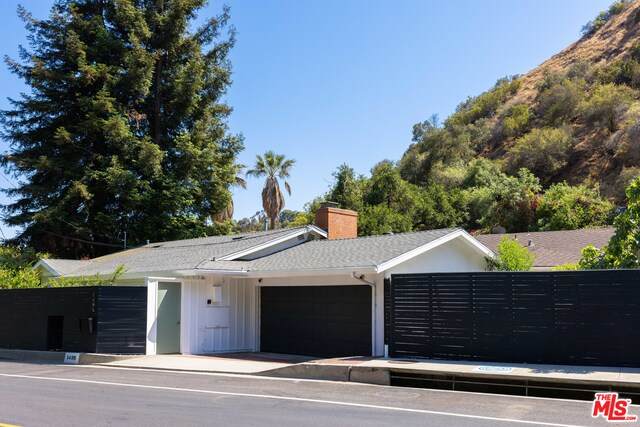 1495 Benedict Canyon Dr - Photo 1
