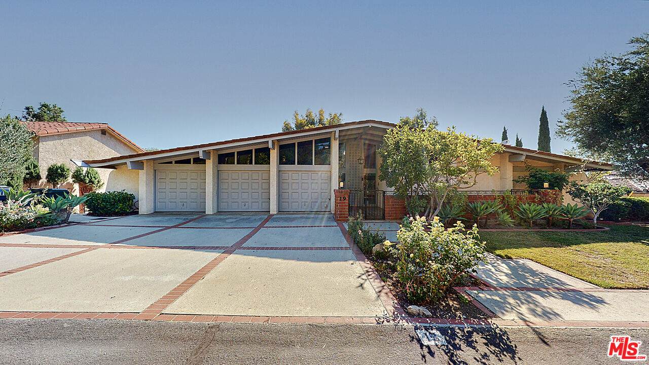 19 Martingale Dr - Photo 1