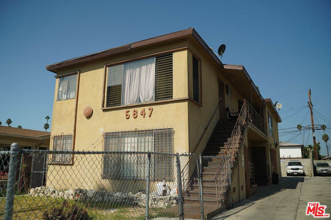 5847 Denver Ave - Photo 1