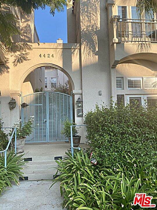 4424 Moorpark Way - Photo 1