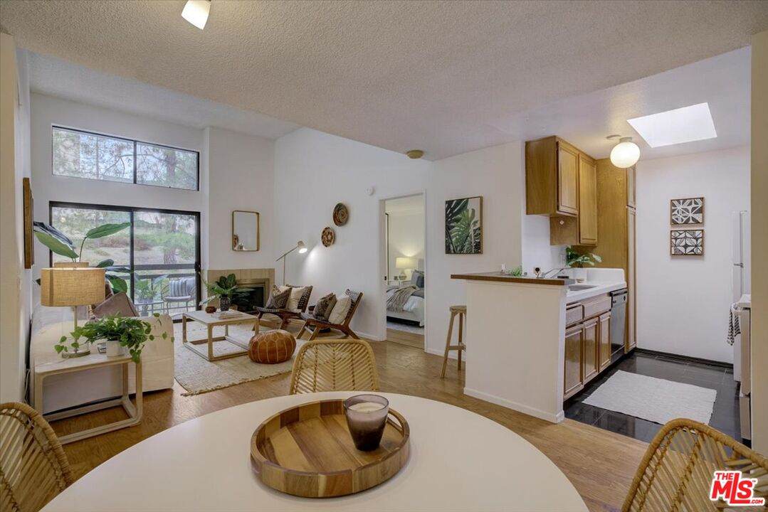 898 Temple Ter - Photo 1