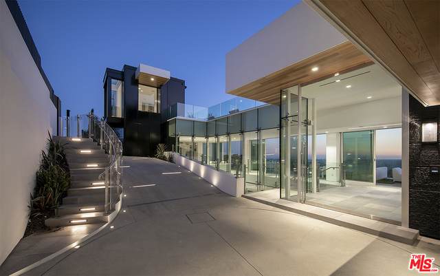1615 Blue Jay Way - Photo 1