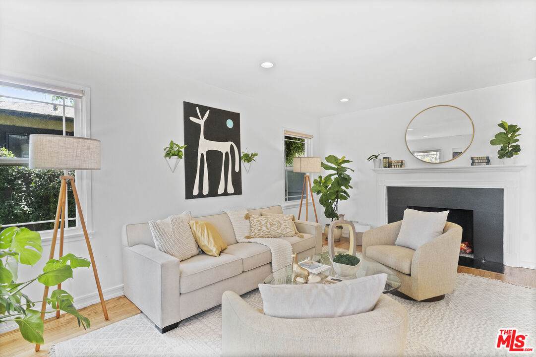 2317 Walgrove Ave - Photo 1
