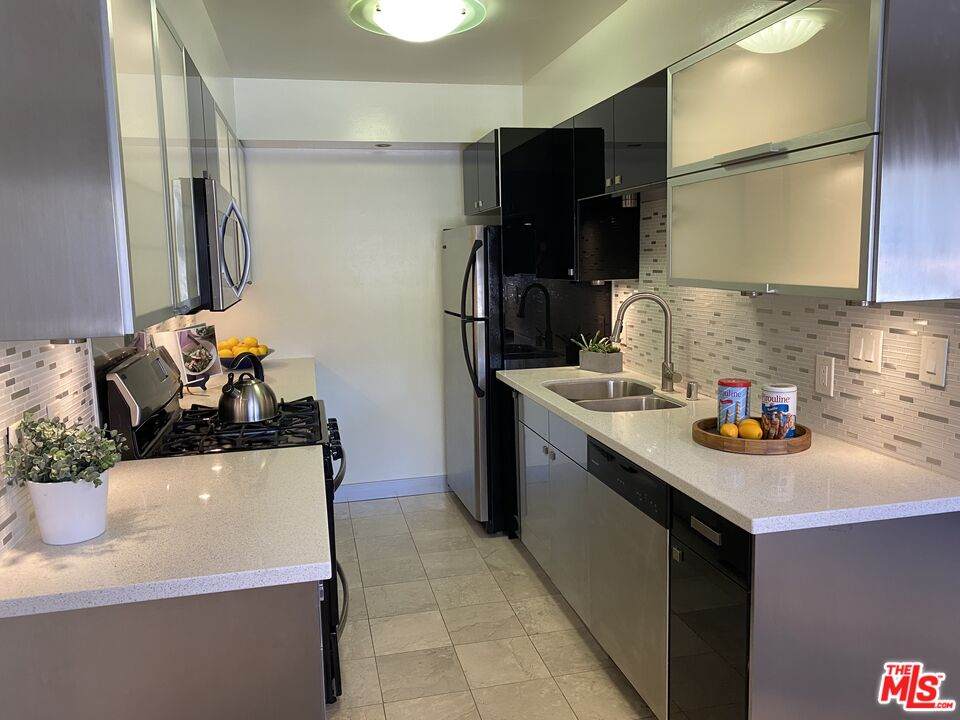 1845 Corinth Ave - Photo 1