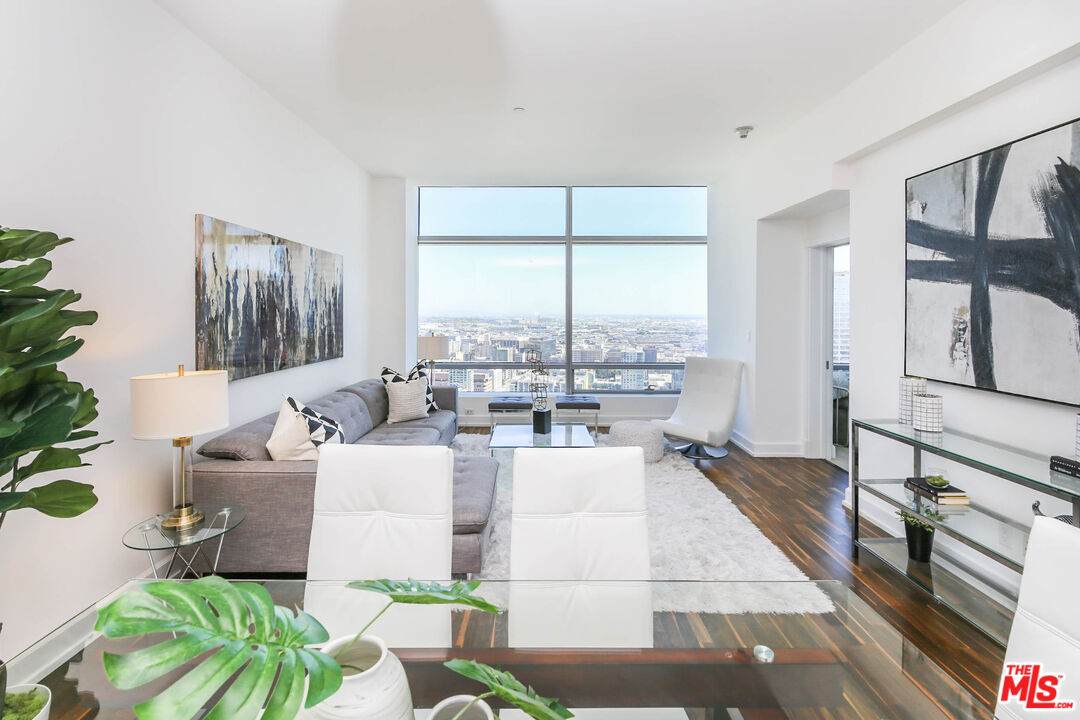 900 Olympic Blvd - Photo 1