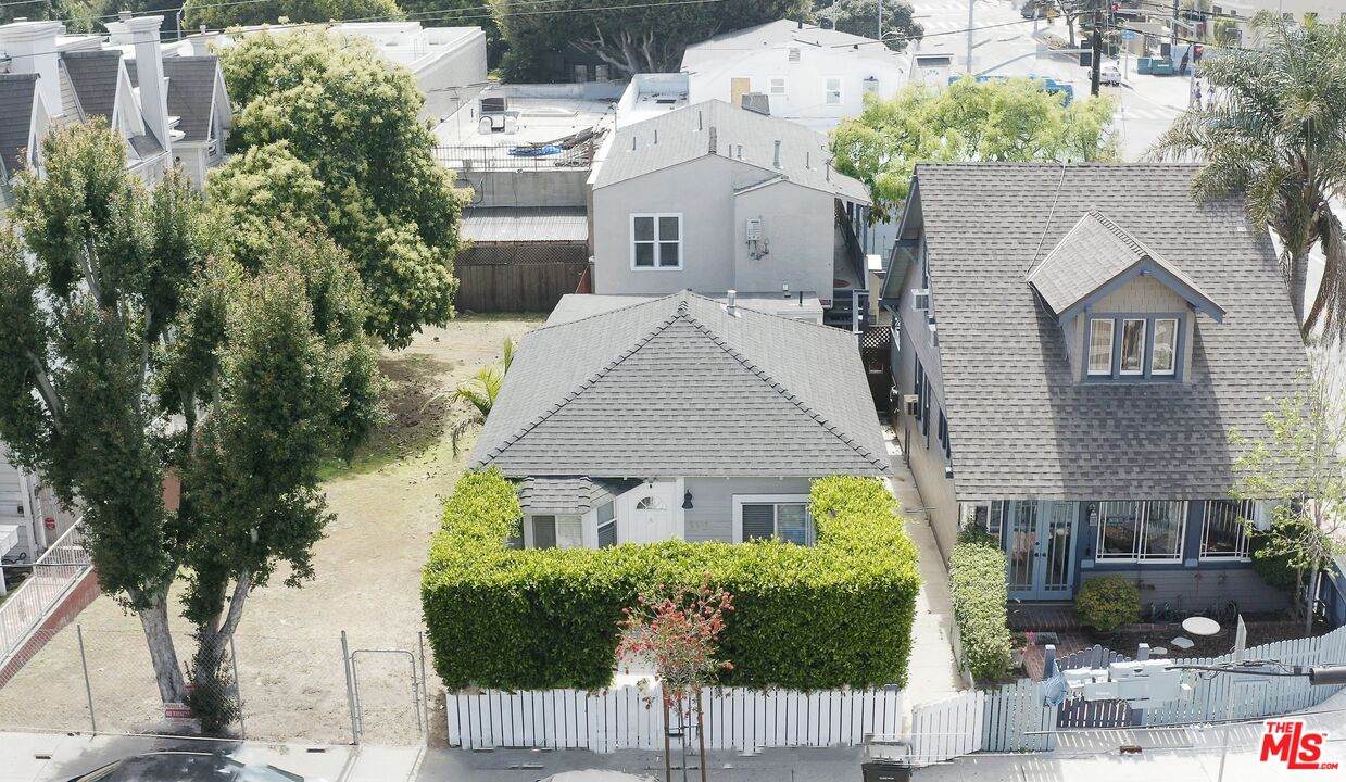 2618 2nd St - Photo 1