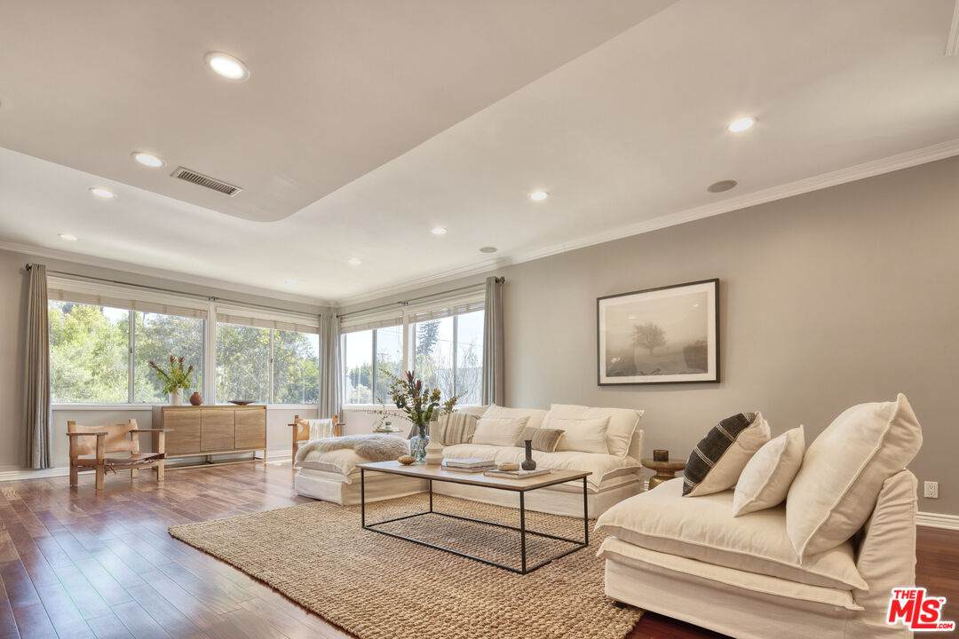 605 Vernon Ave - Photo 1