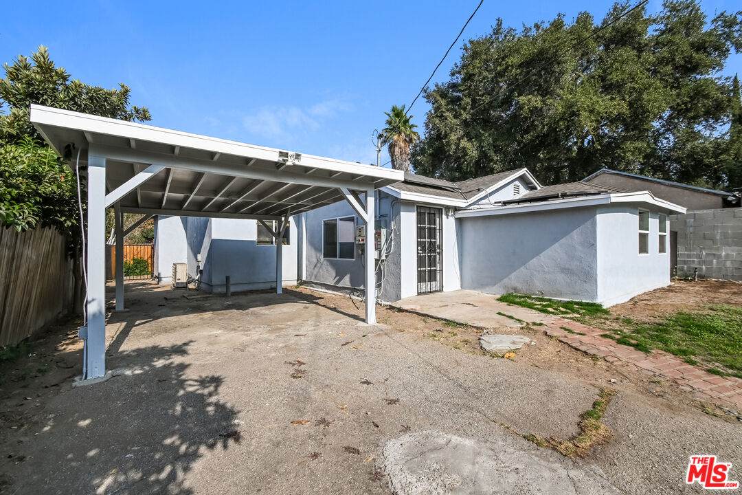 2485 Olive Ave - Photo 1