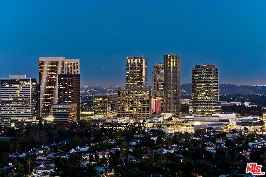10380 Wilshire Blvd - Photo 1