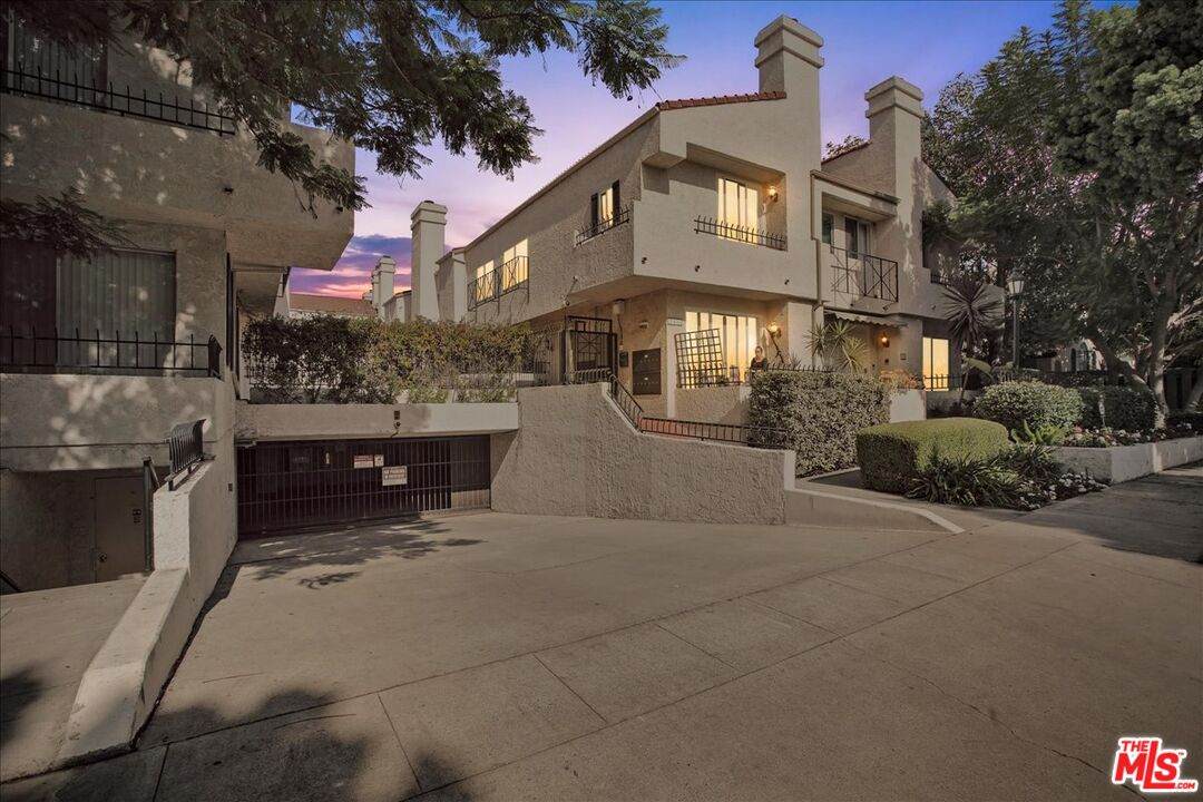 2417 34Th St - Photo 1