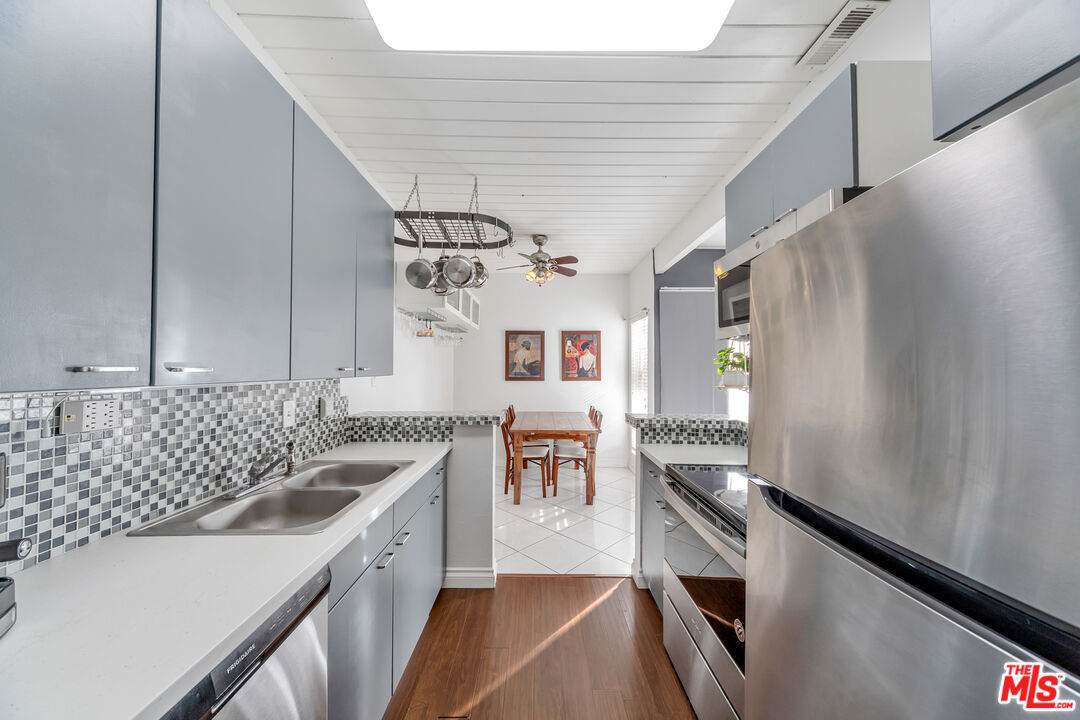 12014 Kling St - Photo 1