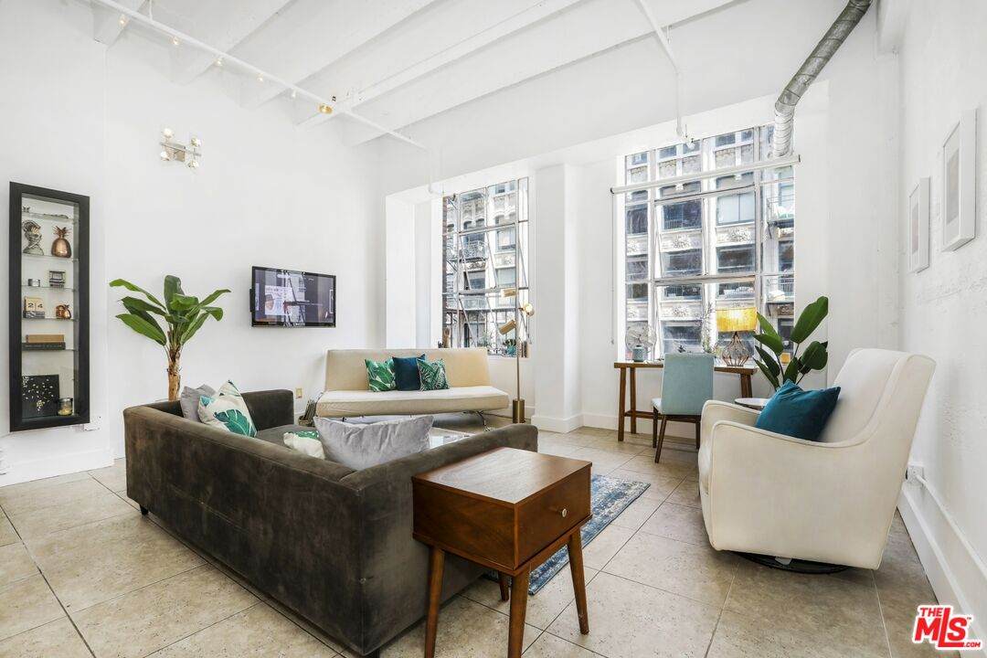312 5Th St - Photo 1