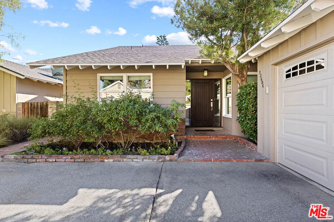13606 Emelita St - Photo 1
