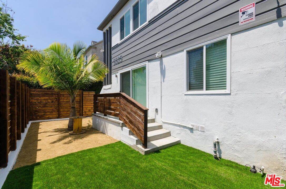 5525 Harold Way - Photo 1