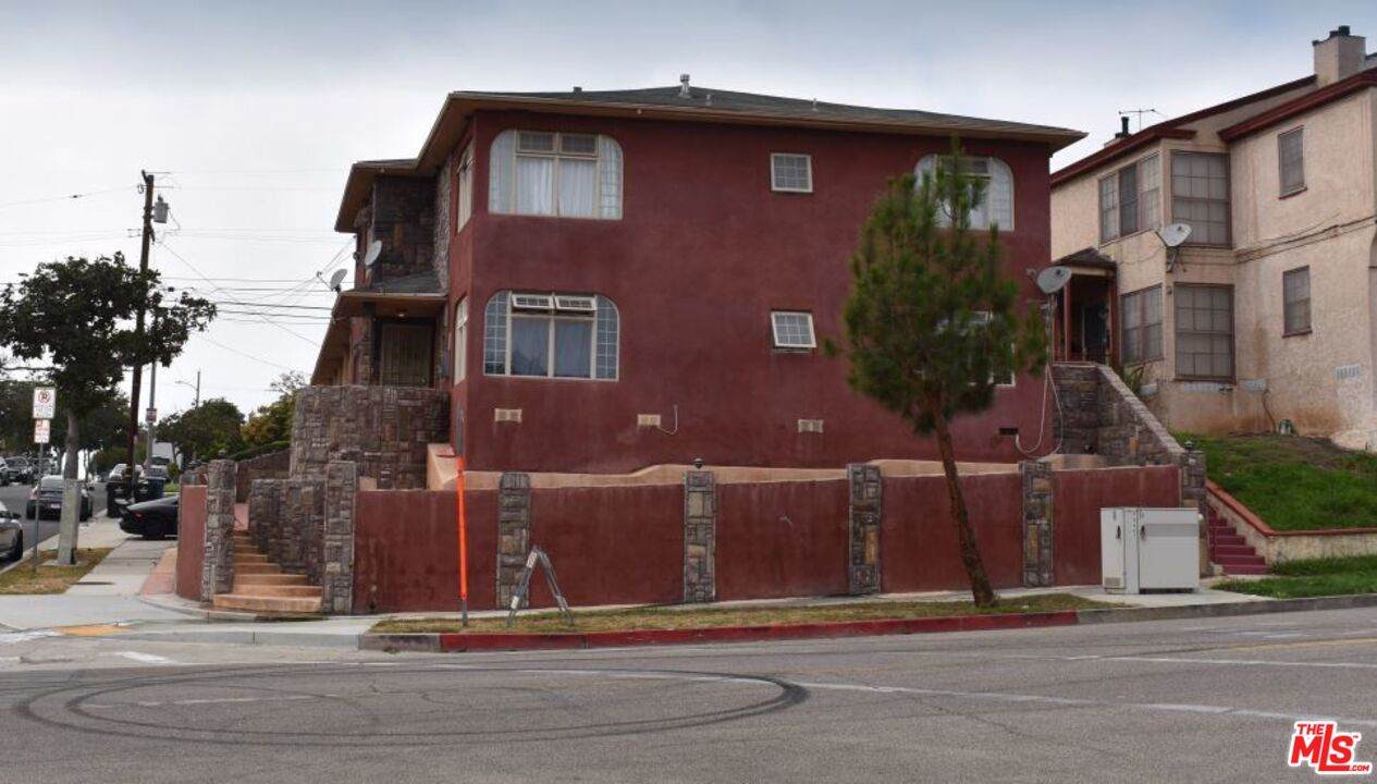 8265 Crenshaw Dr - Photo 1