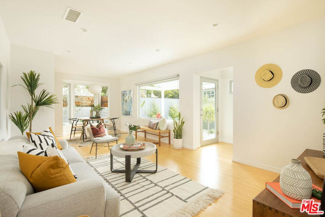 3786 Ashwood Ave - Photo 1