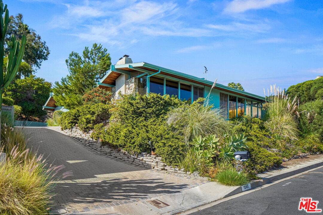 1245 Las Pulgas Rd - Photo 1