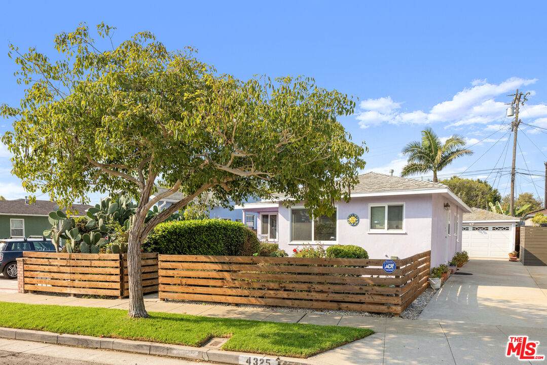 4325 Mcconnell Blvd - Photo 1
