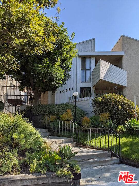 10521 National Blvd - Photo 1