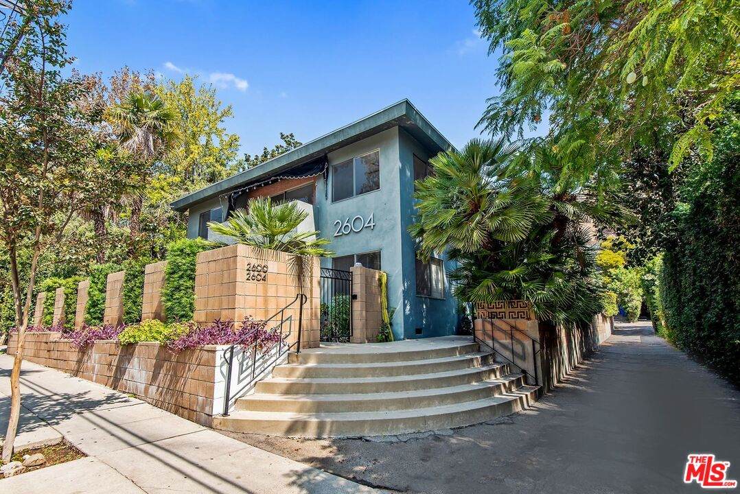 2604 Beachwood Dr - Photo 1