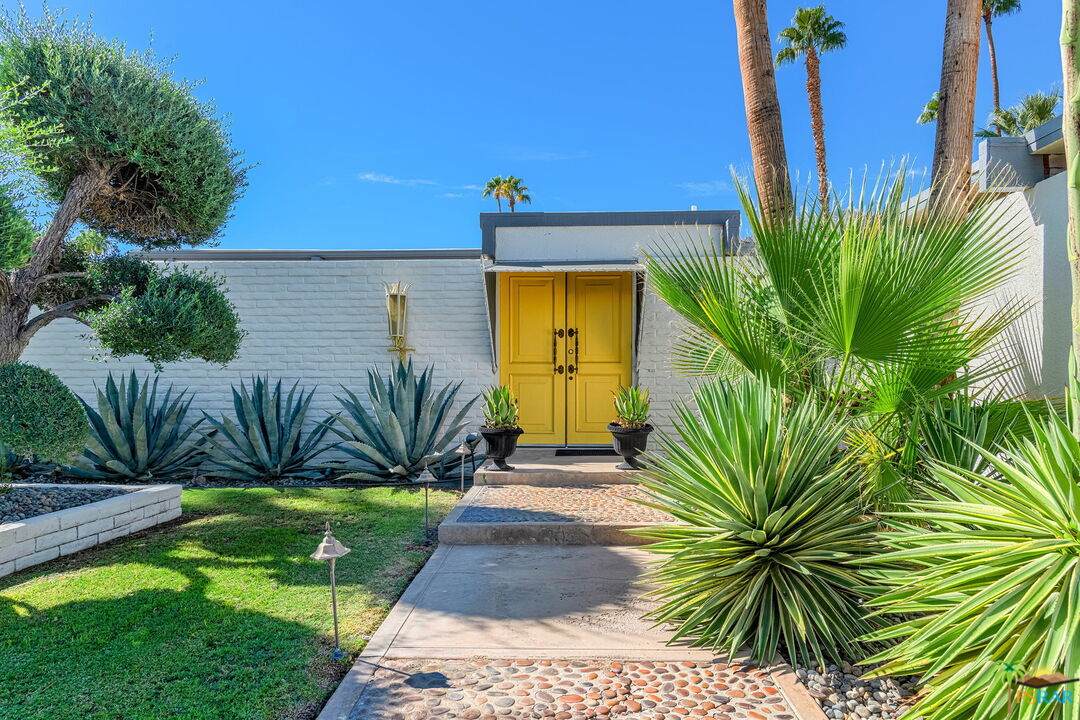 955 Balboa Cir - Photo 1