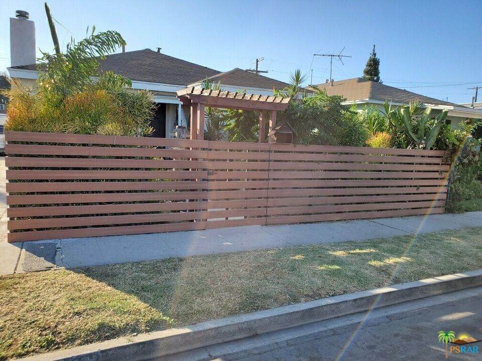 2623 Thurman Ave - Photo 1