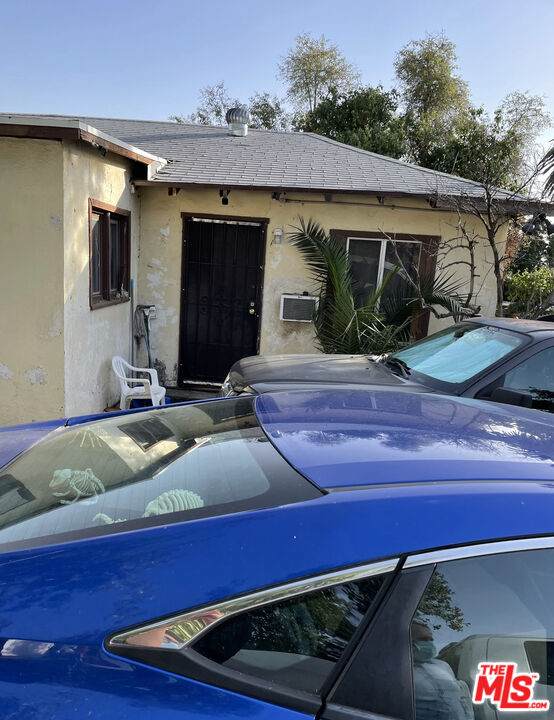 10214 Marcus Ave - Photo 1