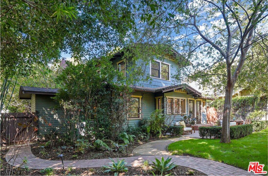 1924 Canyon Dr - Photo 1