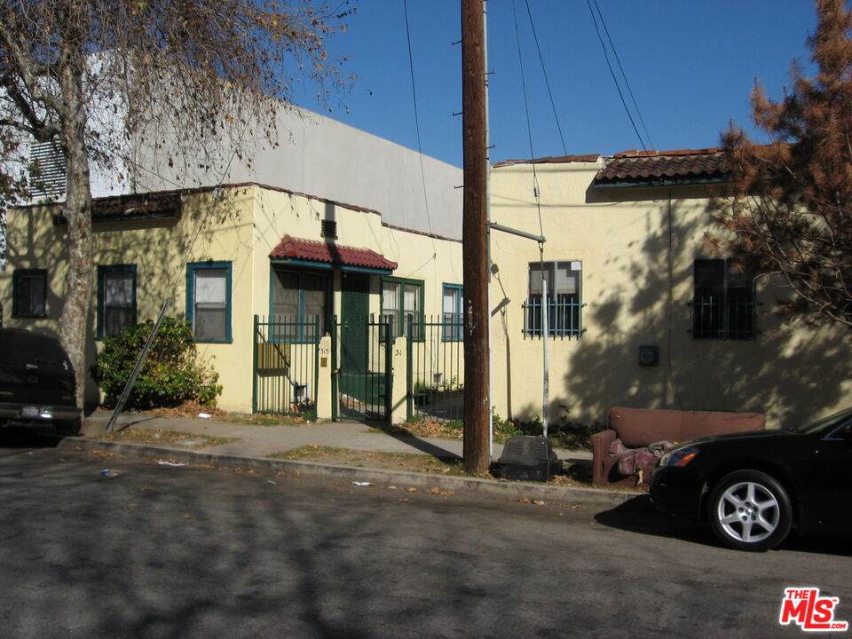 311 33Rd St - Photo 1