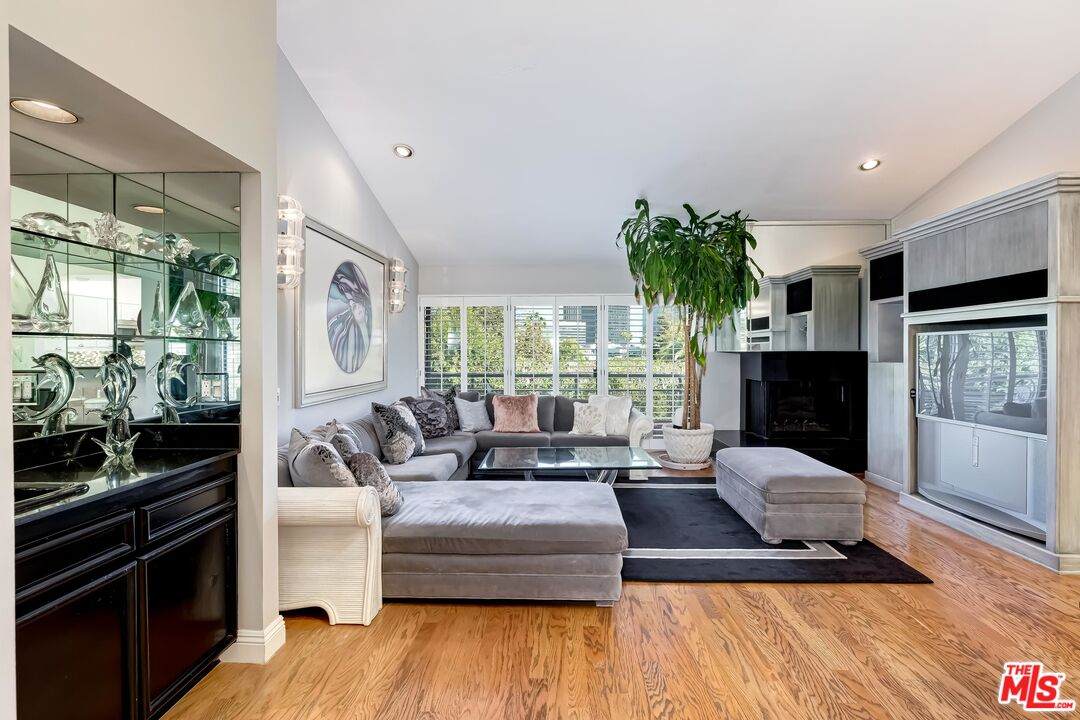 1520 Beverly Glen Blvd - Photo 1