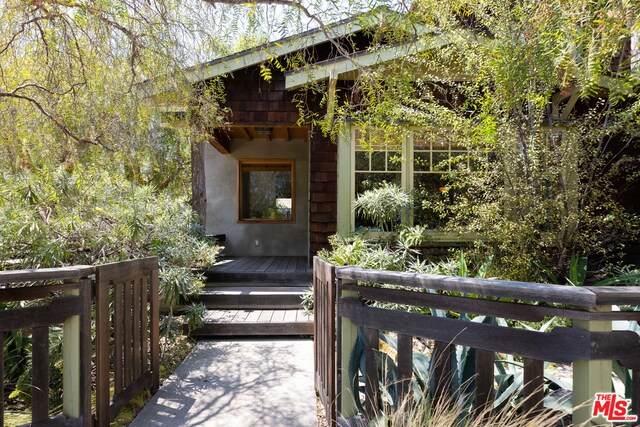 903 Superba Ave - Photo 1