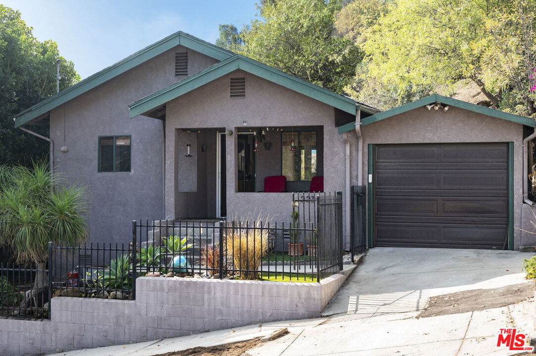 2234 Aaron St - Photo 1