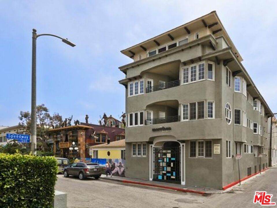 14 Westminster Ave - Photo 1