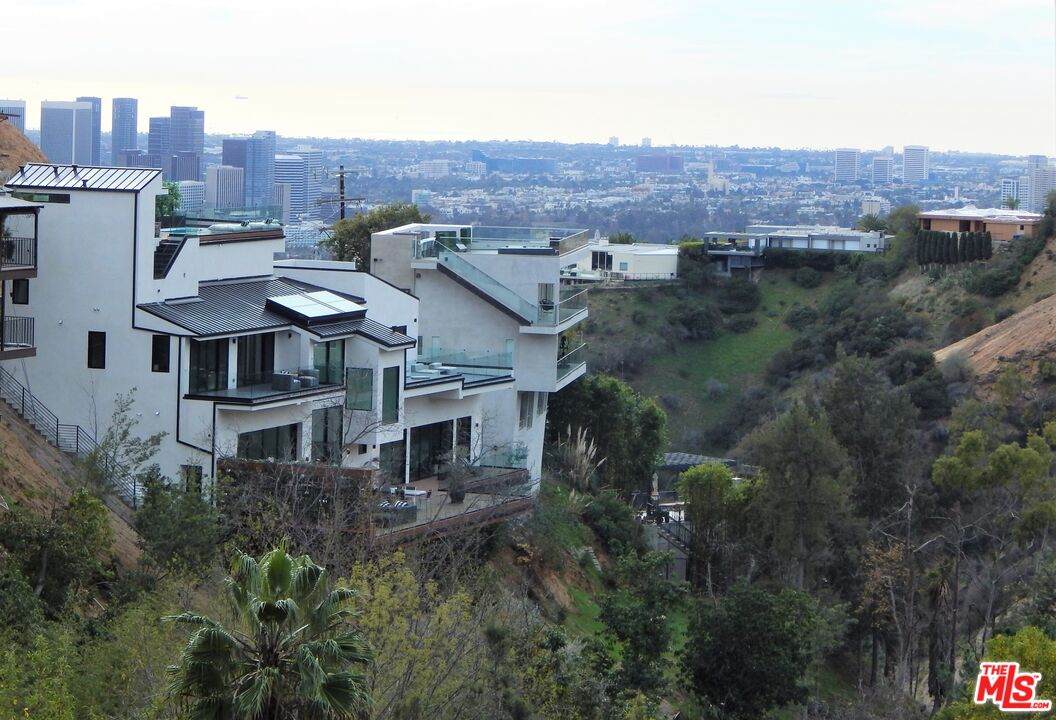 1965 Sunset Plaza Dr - Photo 1