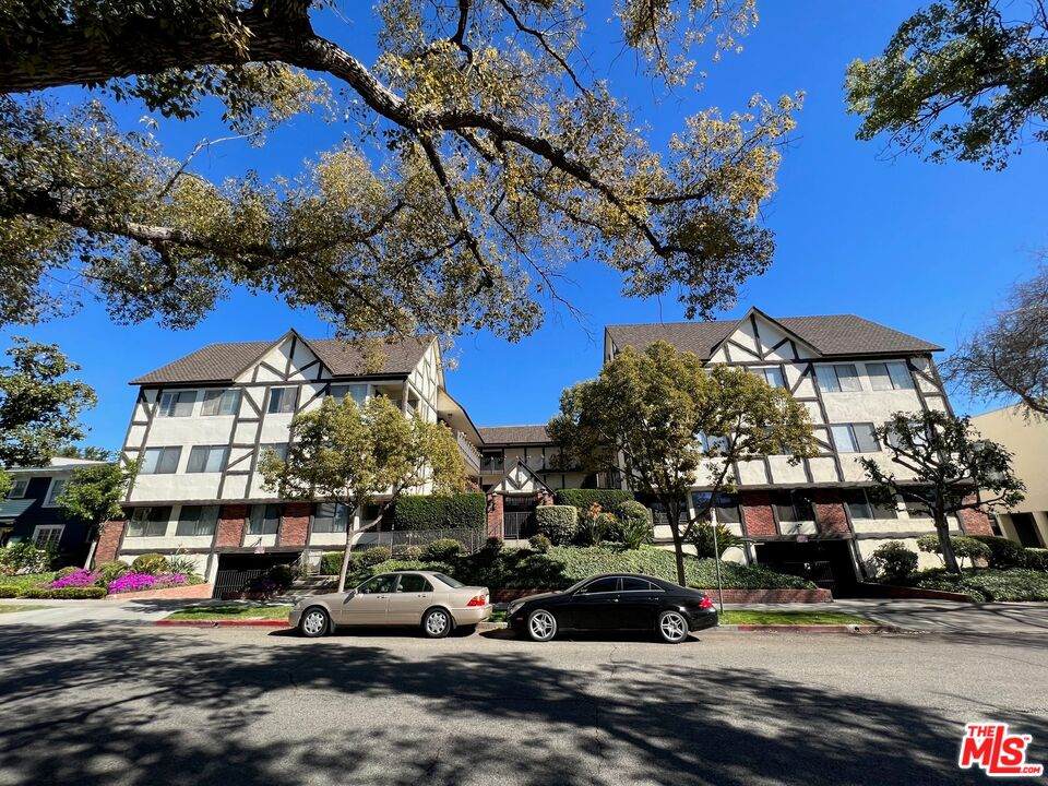234 Kenwood St - Photo 1