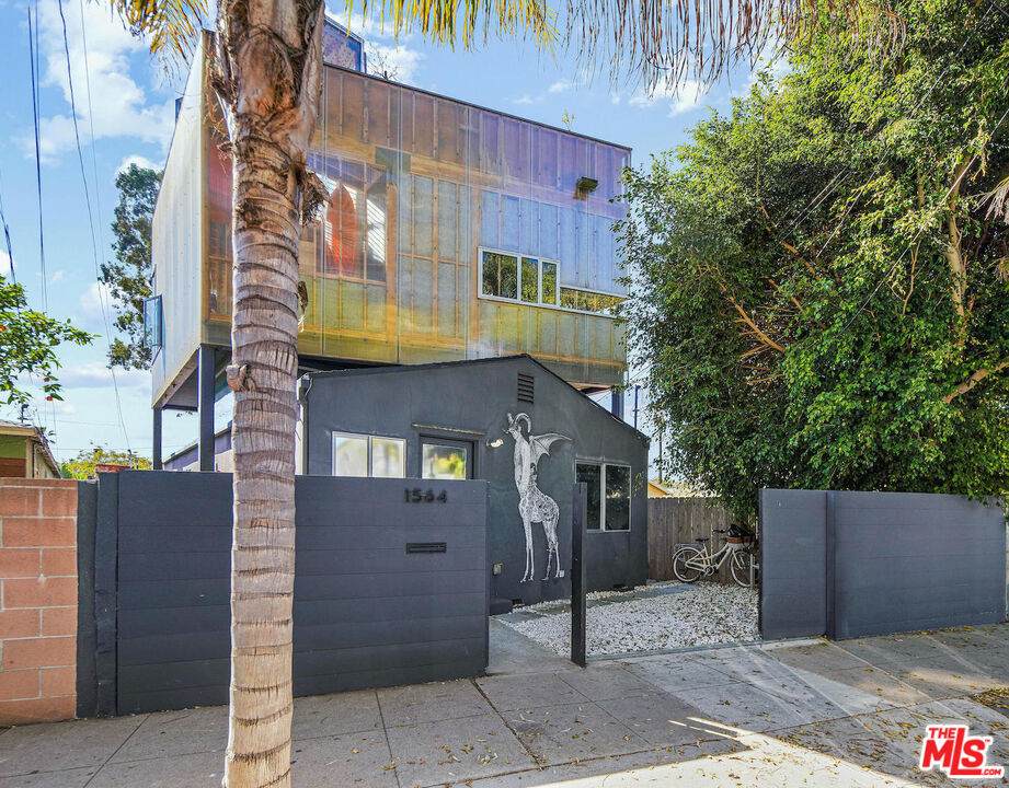 1564 Cabrillo Ave - Photo 1