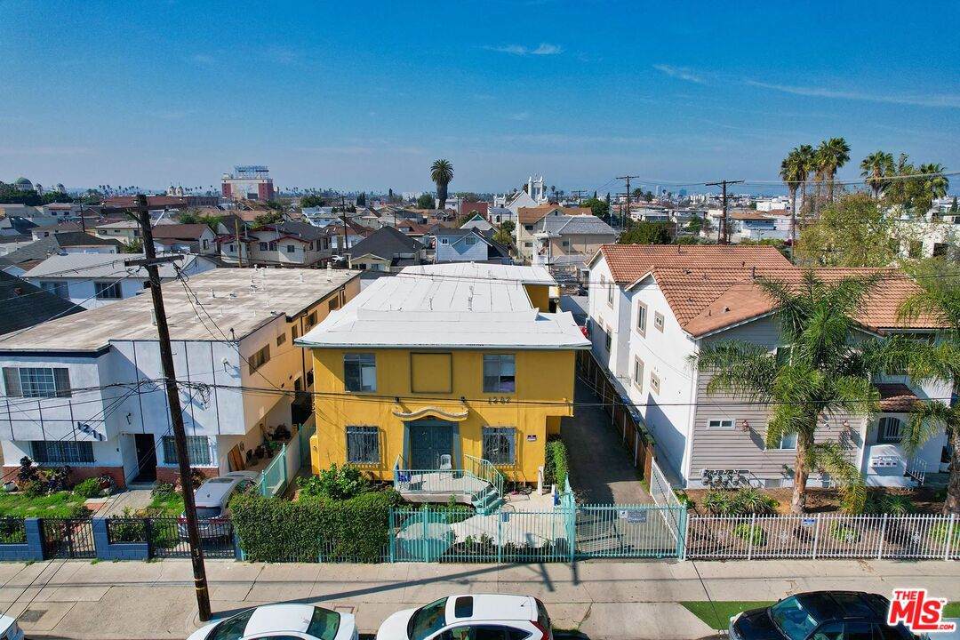 1207 Catalina St - Photo 1