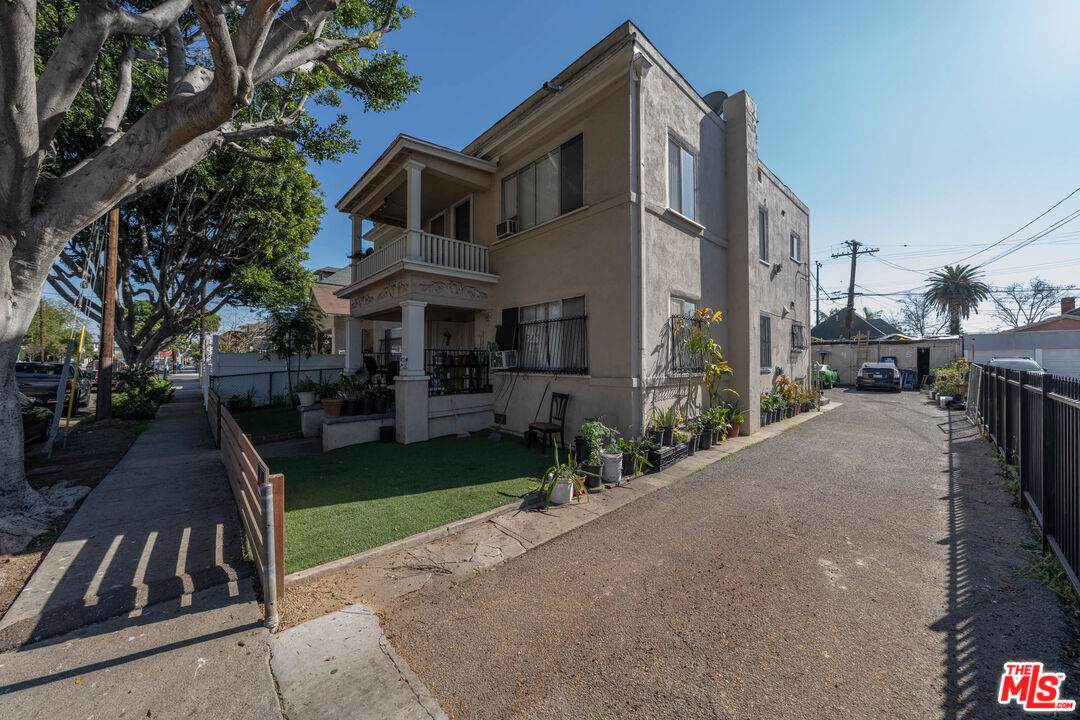 1310 22ND St - Photo 1