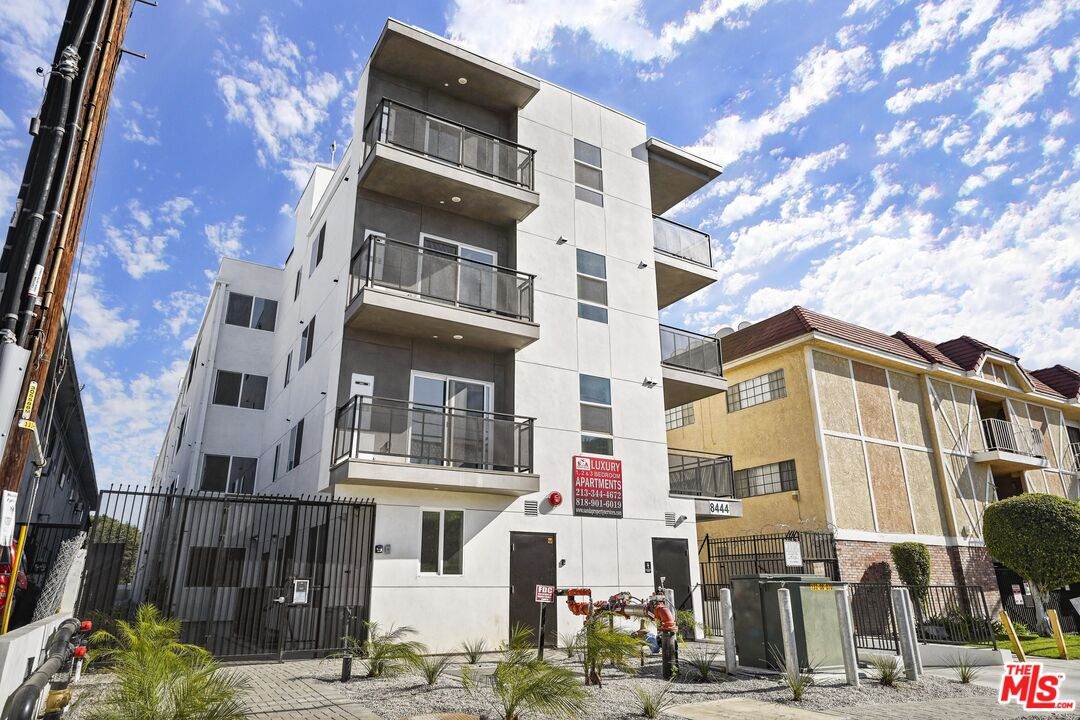 8444 Columbus Ave - Photo 1