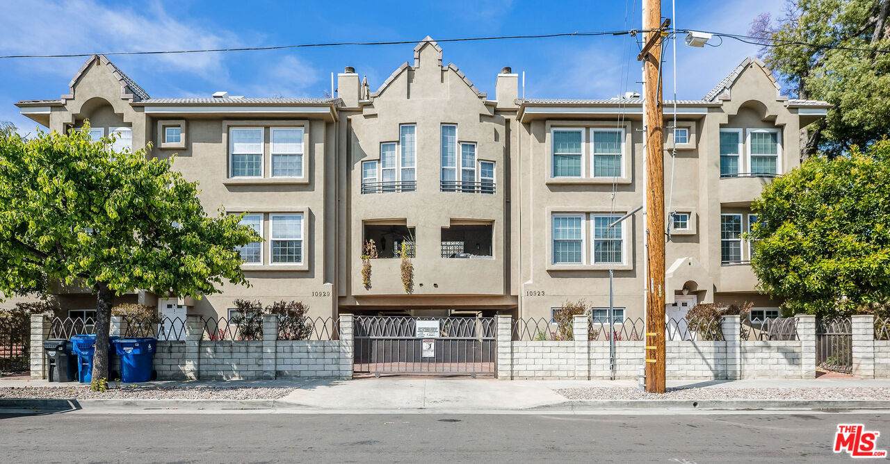 10923 Landale St - Photo 1