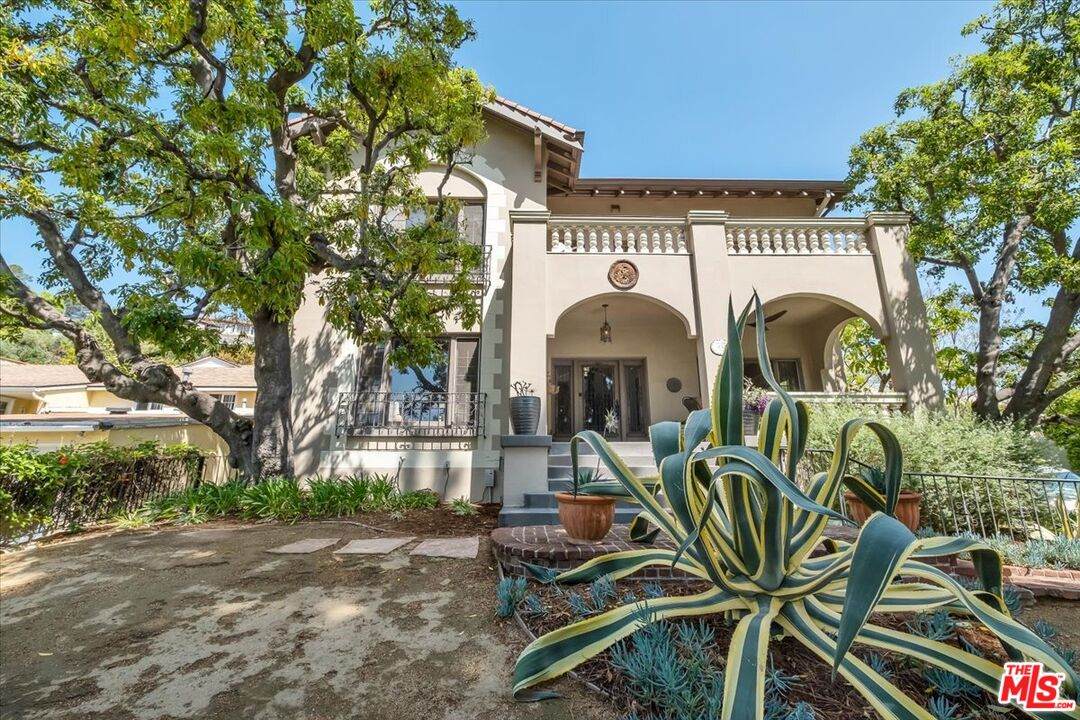 871 Mountain St - Photo 1
